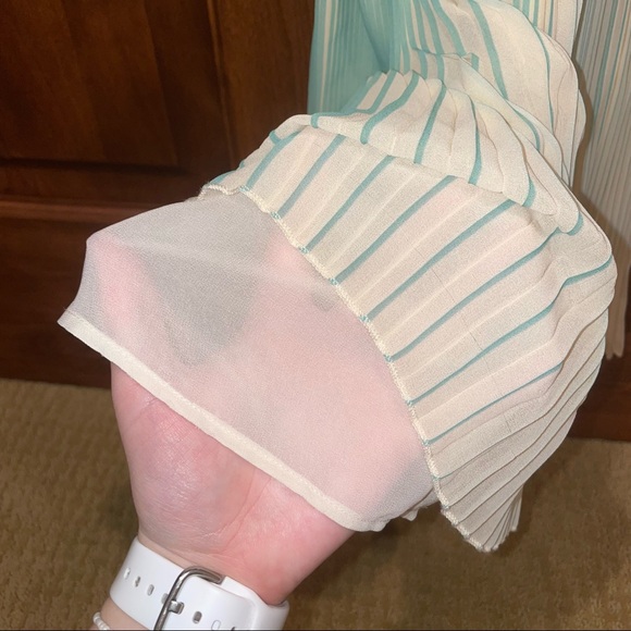 Urban Outfitters Kimchi Blue Amelia Pleated Cami in Mint & Cream - Picture 10 of 13